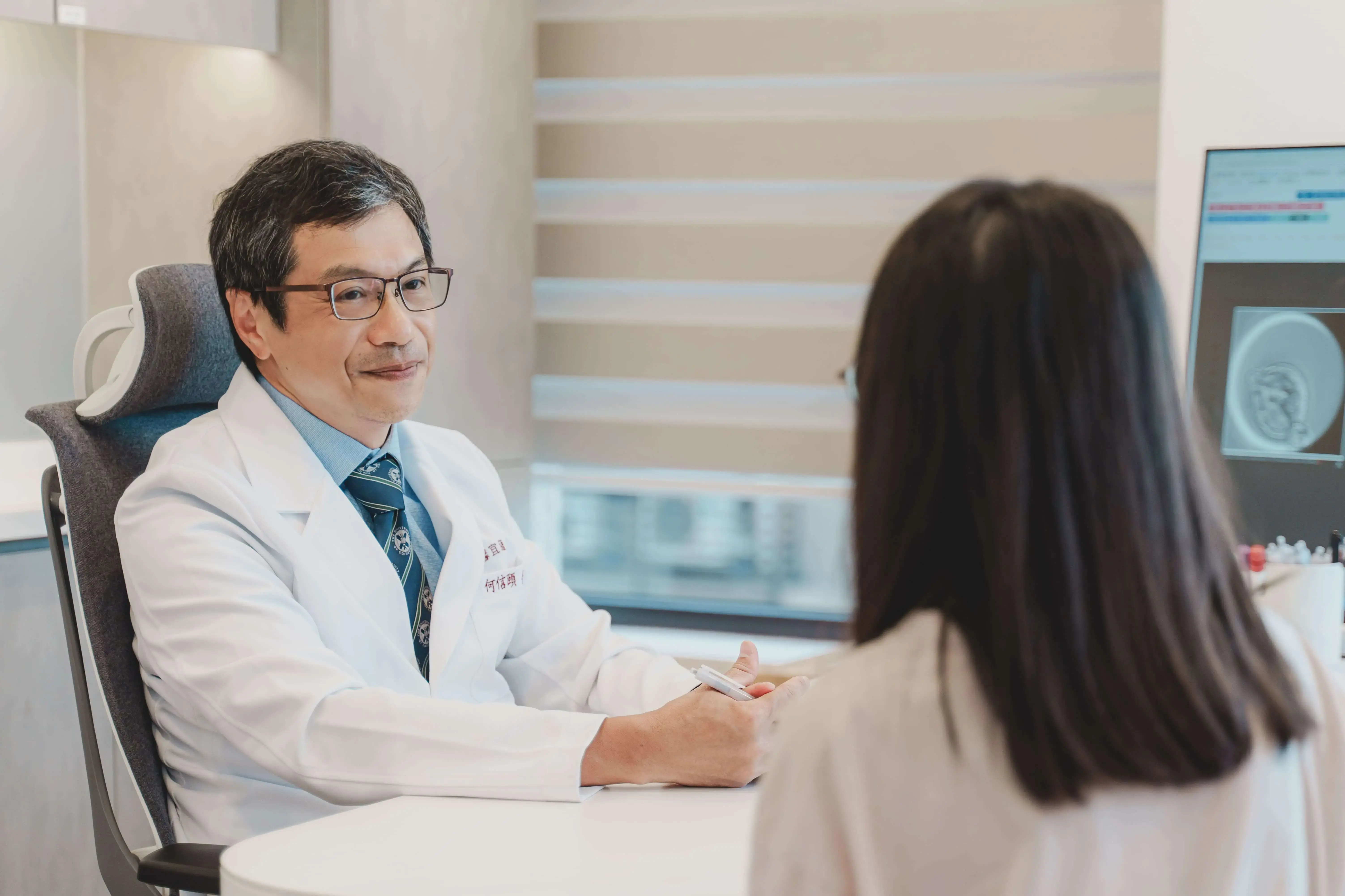 Fertility specialist consulting a patient during IVF treatment atin clinic