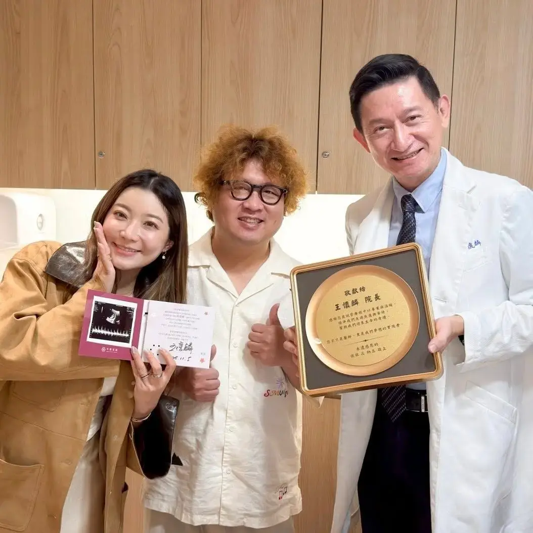 納豆依依與王懷麟醫師合照｜試管嬰兒成功案例超音波與好孕分享